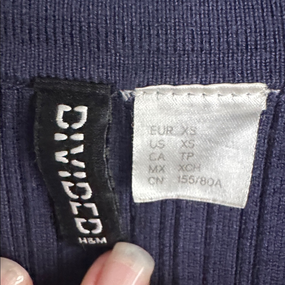 Navy & White Ribbed Old Money Preppy Style Button-Up Crop Top - Picture 4 of 13